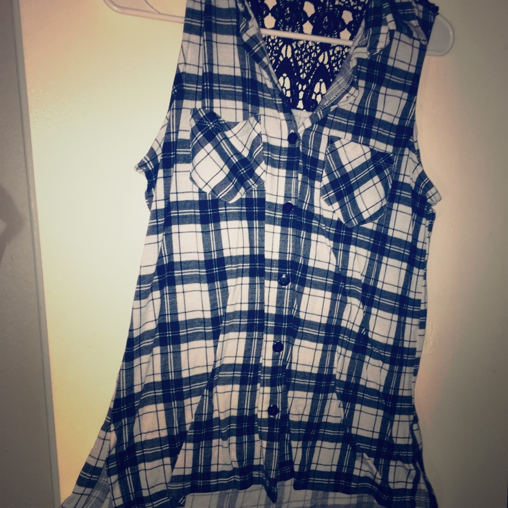 Collar tank button up